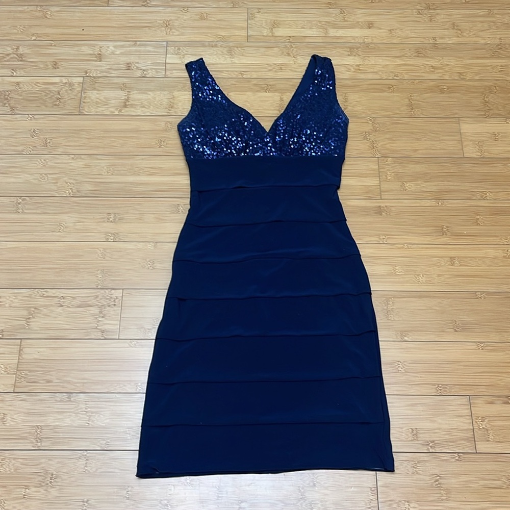 B. Darlin Sequin top Sheath Formal Evening Dress Size 1/2 Cocktail Sleeveless